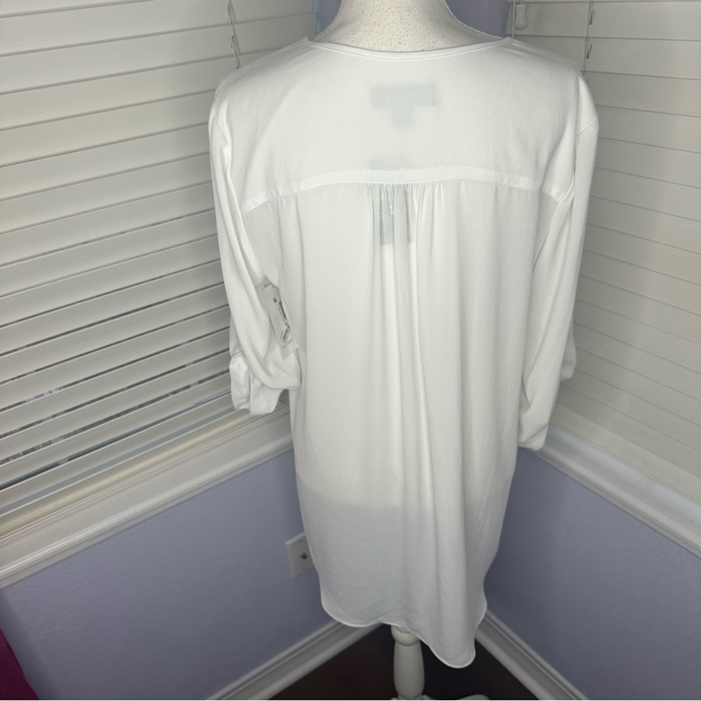 🔥 3 FOR $25 SALE 🔥 Karen Kane White Blouse with V-Neck - Picture 4 of 11